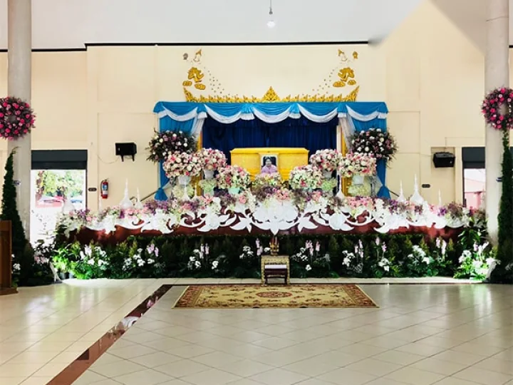 ผลงานจัดดอกไม้หน้ารูปและโต๊ะหมู่ งานศพจริง Funeral Decor