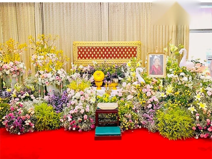 ผลงานจัดวิธีจัดดอกไม้หน้าโลง งานศพจริง Funeral Decor