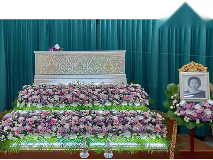 ผลงานจัดดอกไม้หน้าโลงเทียบดอกไม้แห้ง งานศพจริง Funeral Decor
