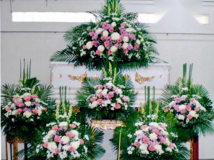 ผลงานจัดดอกไม้งานศพที่ติดตั้งในศาลาวัด งานศพจริง Funeral Decor