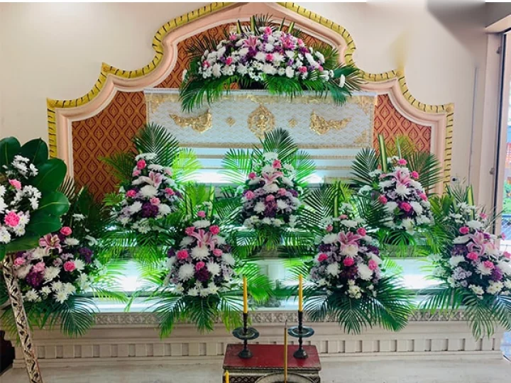 ผลงานจัดวิธีจัดดอกไม้หน้าโลง งานศพจริง Funeral Decor
