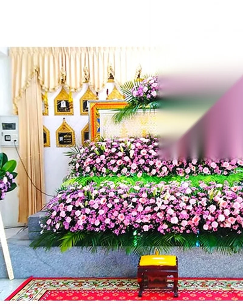 ดอกไม้หน้าศพ ชุดฉัตรบุษบา ศรัทธา จัดดอกไม้งานศพ กรุงเทพ