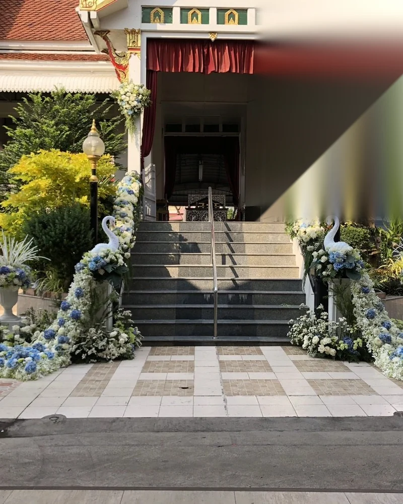 ซุ้มดอกไม้หน้าเมรุ แบบมหามงคล นิรันดร์ จัดดอกไม้งานศพ กรุงเทพ
