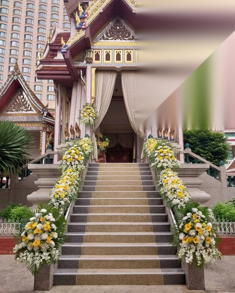 ซุ้มดอกไม้หน้าเมรุ แบบสุริยาลัย สมเกียรติ จัดดอกไม้งานศพ กรุงเทพ
