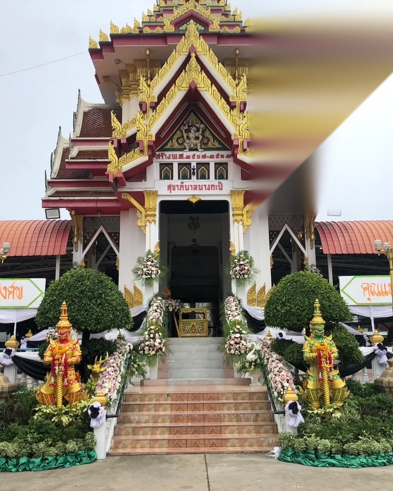 ซุ้มดอกไม้หน้าเมรุ แบบมหามงคล สง่า จัดดอกไม้งานศพ กรุงเทพ