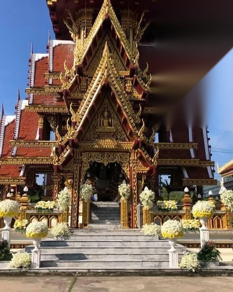 ซุ้มดอกไม้หน้าเมรุ แบบพฤกษานุสรณ์ สงบงาม จัดดอกไม้งานศพ กรุงเทพ